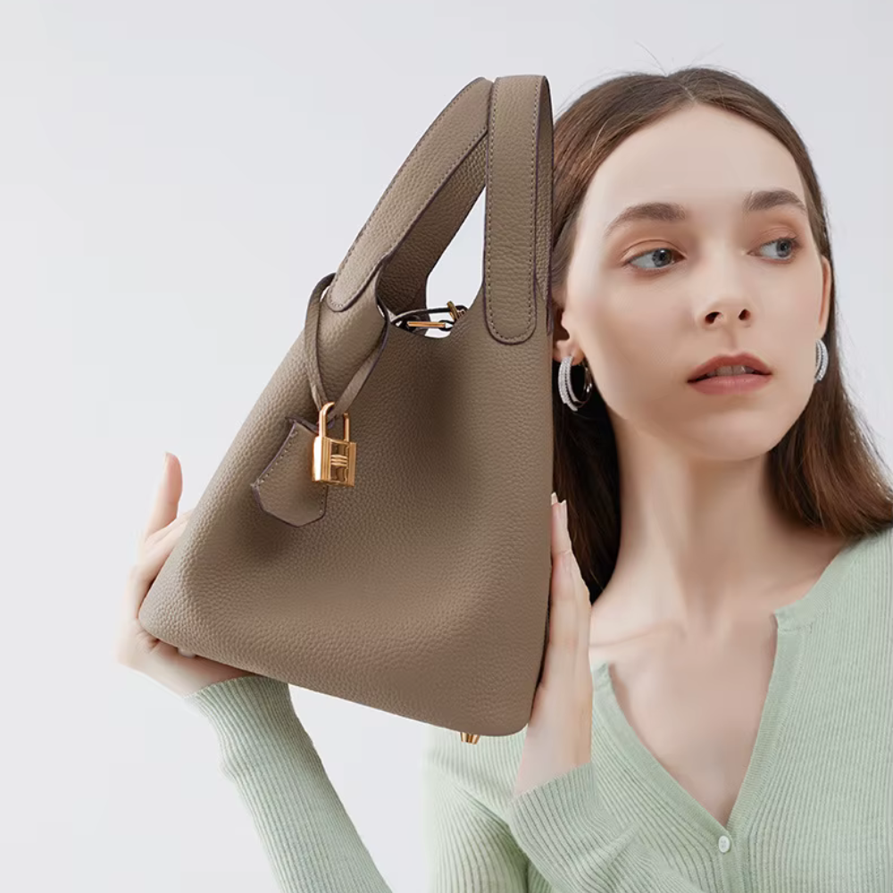 Ella | LEATHER BUCKET HANDBAG